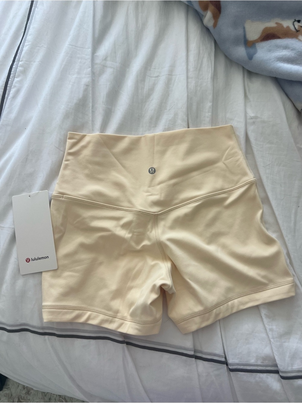 Lululemon Align No Line High-Rise Short 4” Buttercream - Picture 5 of 7
